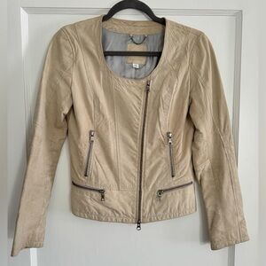 EUC. Banana Republic leather jacket / XS / genuine / distressed cream